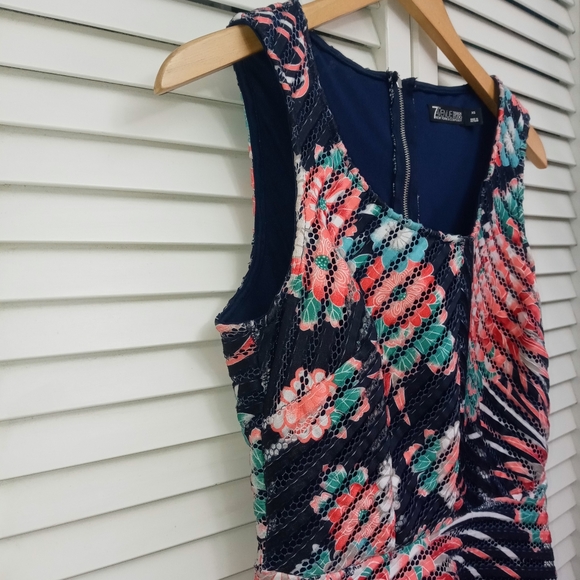 7th Avenue Design Studio Sleeveless Floral Eyelet Peplum top XS - Picture 4 of 8